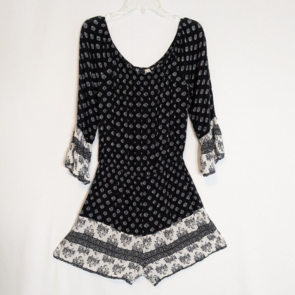 MUDD Black/White Paisley Crinkle Chiffon Pull-On Romper; Size XS